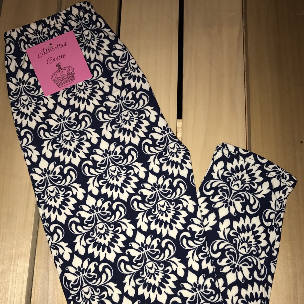 Leggings Blue Palace Crests One Size Buttery Soft